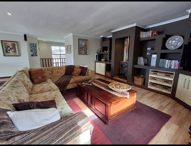 3 BEDROOM HOUSE FOR SALE IN HANNASBAAI